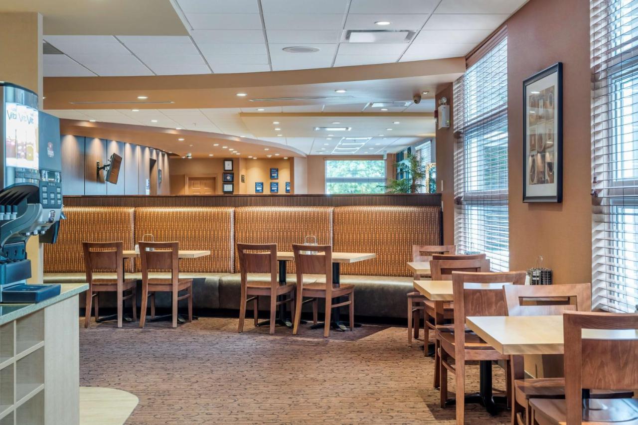 Best Western Plus, Bathurst Hotel & Suites Экстерьер фото