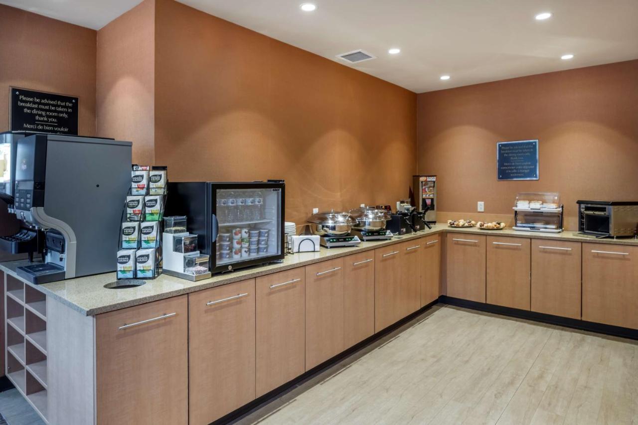 Best Western Plus, Bathurst Hotel & Suites Экстерьер фото