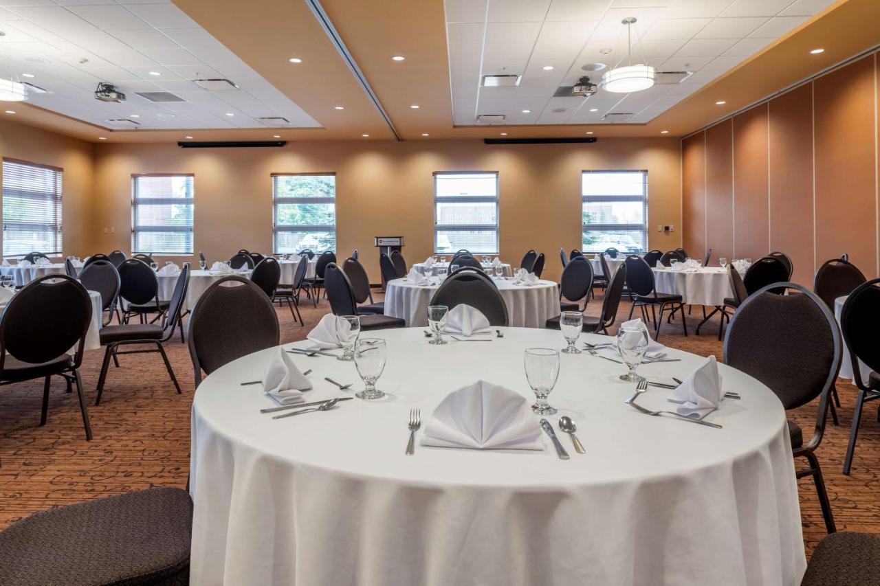 Best Western Plus, Bathurst Hotel & Suites Экстерьер фото