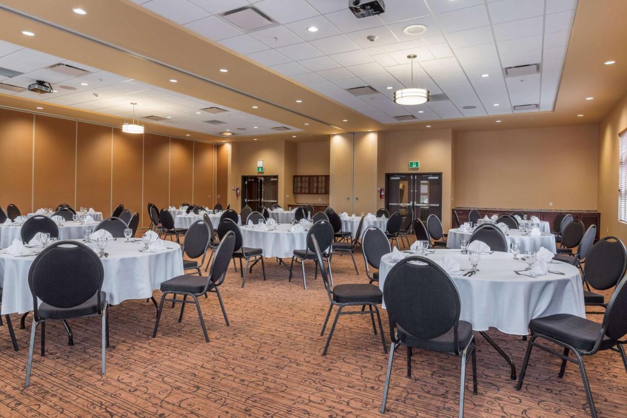 Best Western Plus, Bathurst Hotel & Suites Экстерьер фото