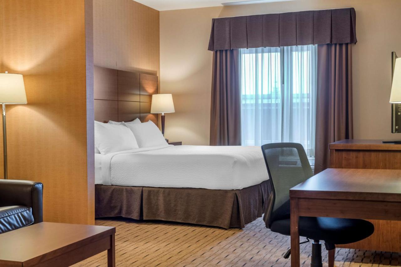 Best Western Plus, Bathurst Hotel & Suites Экстерьер фото