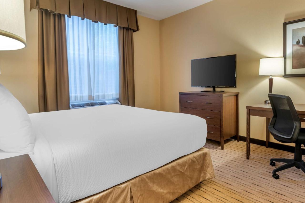 Best Western Plus, Bathurst Hotel & Suites Экстерьер фото