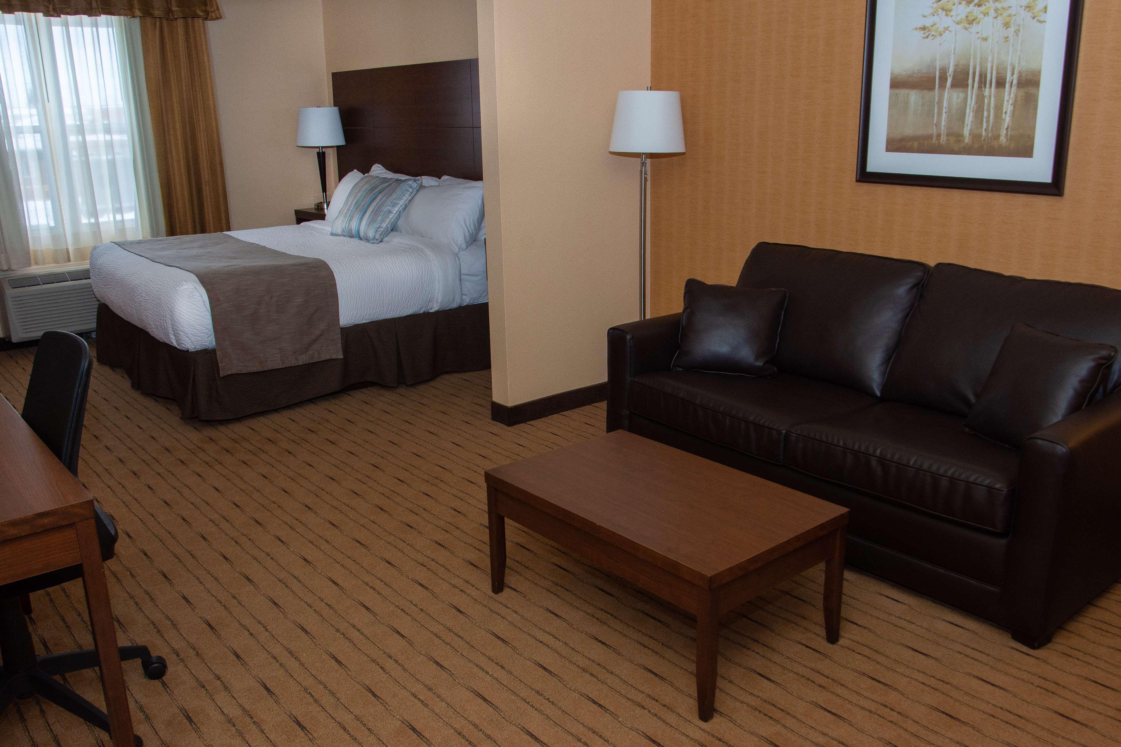 Best Western Plus, Bathurst Hotel & Suites Экстерьер фото