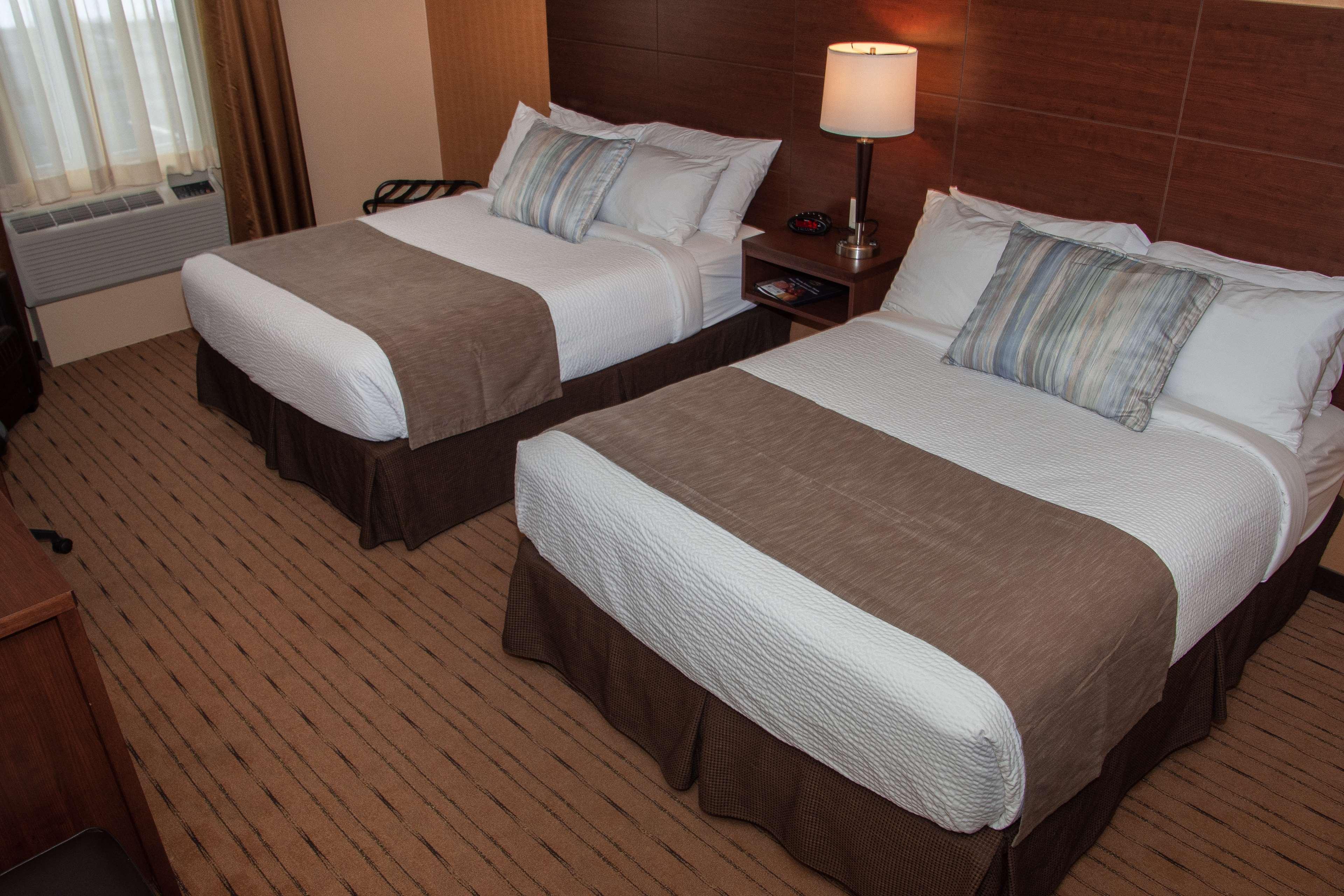 Best Western Plus, Bathurst Hotel & Suites Экстерьер фото