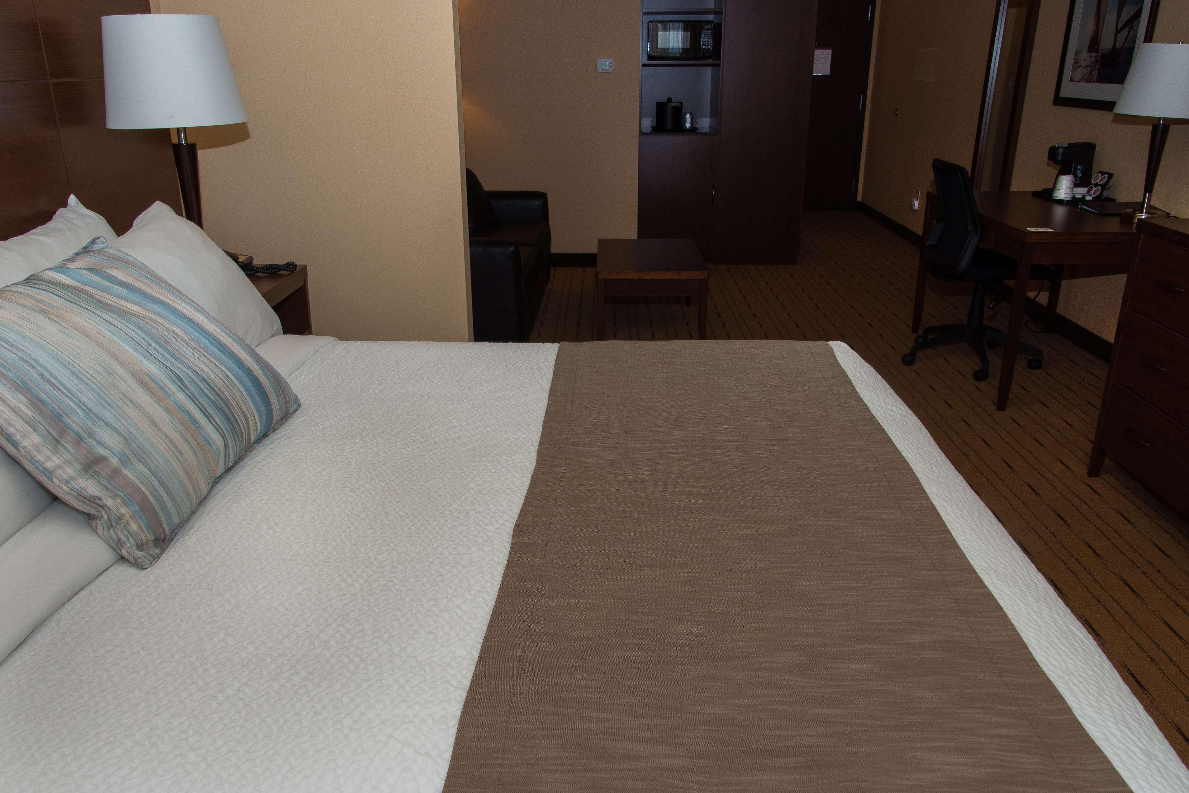Best Western Plus, Bathurst Hotel & Suites Экстерьер фото