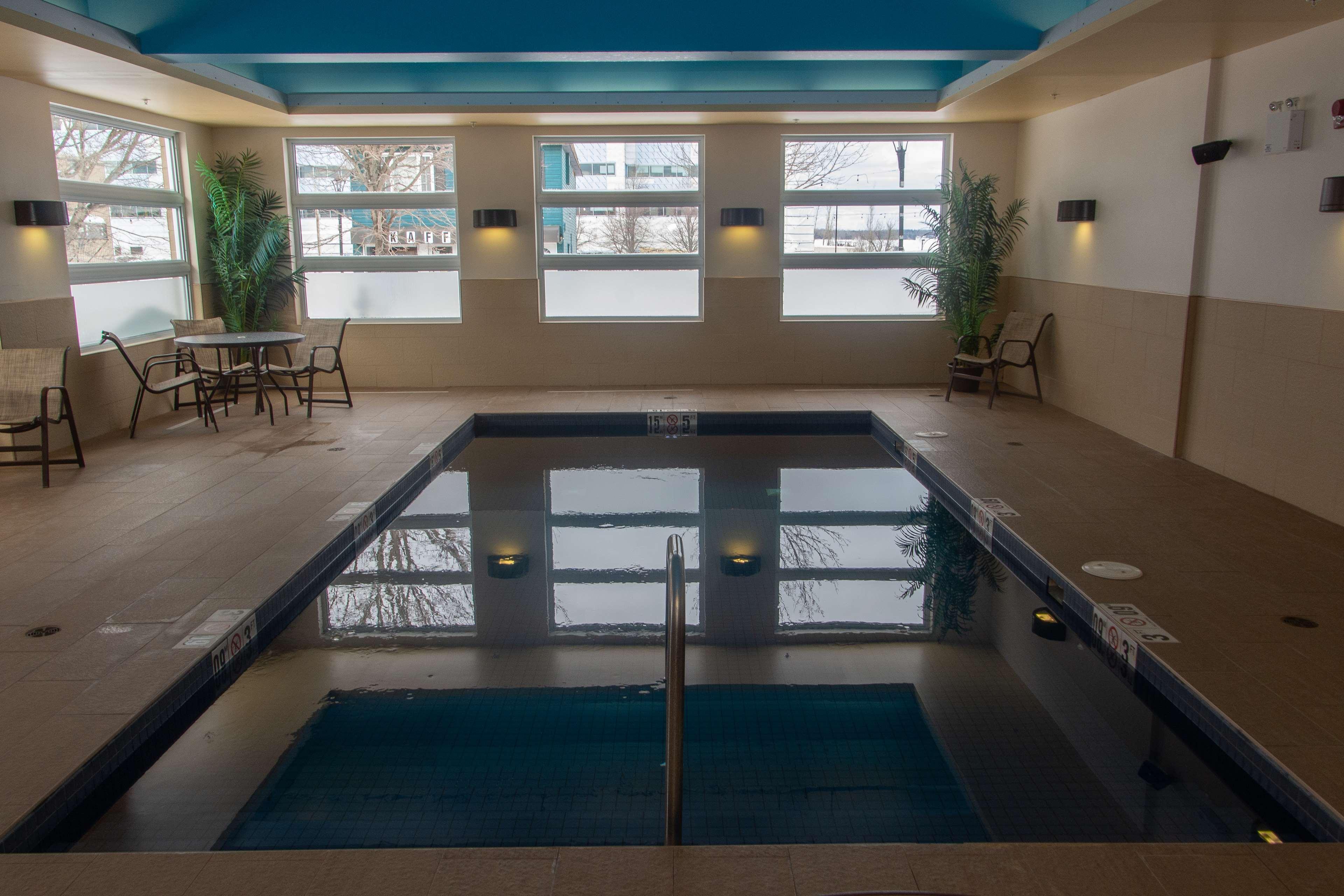 Best Western Plus, Bathurst Hotel & Suites Экстерьер фото